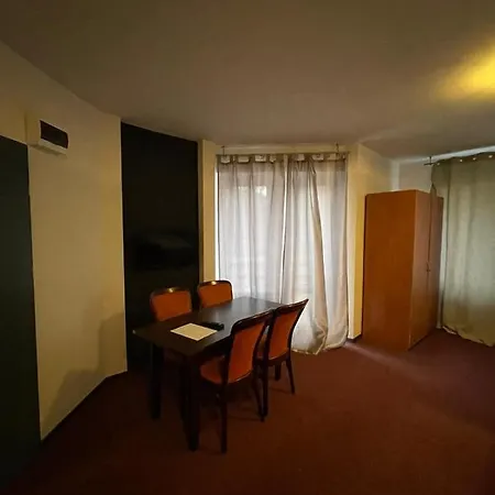 Homestay Kaskada Lomianska 33 Warsaw