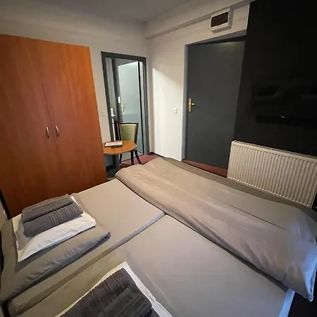 Kaskada Lomianska 33 ホームステイ ワルシャワ