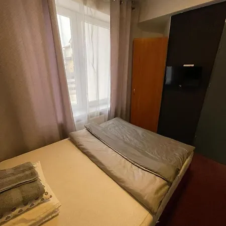 Kaskada Lomianska 33 ホームステイ