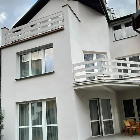 Kaskada Lomianska 33 ホームステイ ワルシャワ