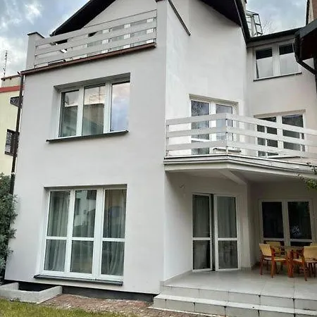 Kaskada Lomianska 33 Homestay Warsaw