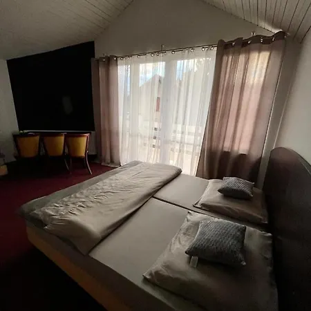 Kaskada Lomianska 33 * ワルシャワ