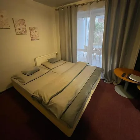 Kaskada Lomianska 33 *