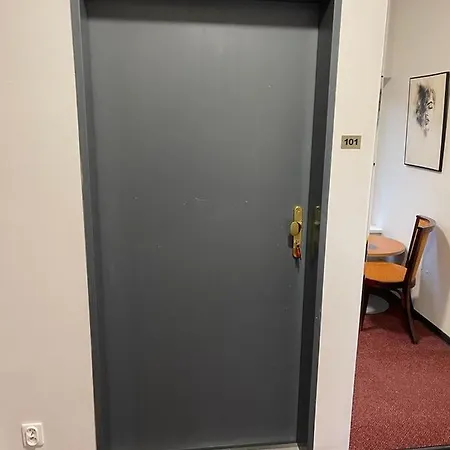 Kaskada Lomianska 33 *