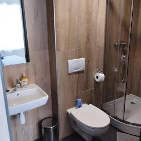 Homestay Kaskada Lomianska 33 *