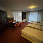 Kaskada Lomianska 33 * وارسو